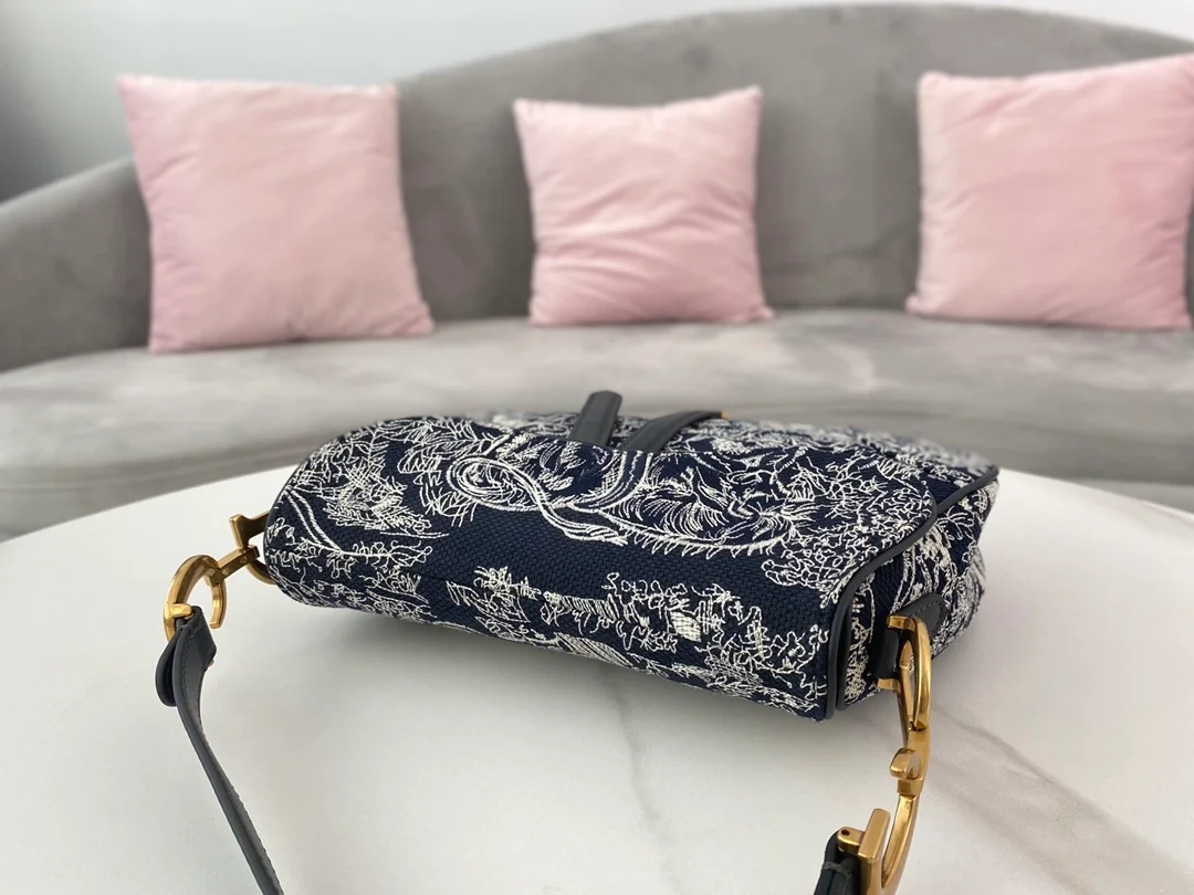 디올 레이디 새들 숄더 백 네이비