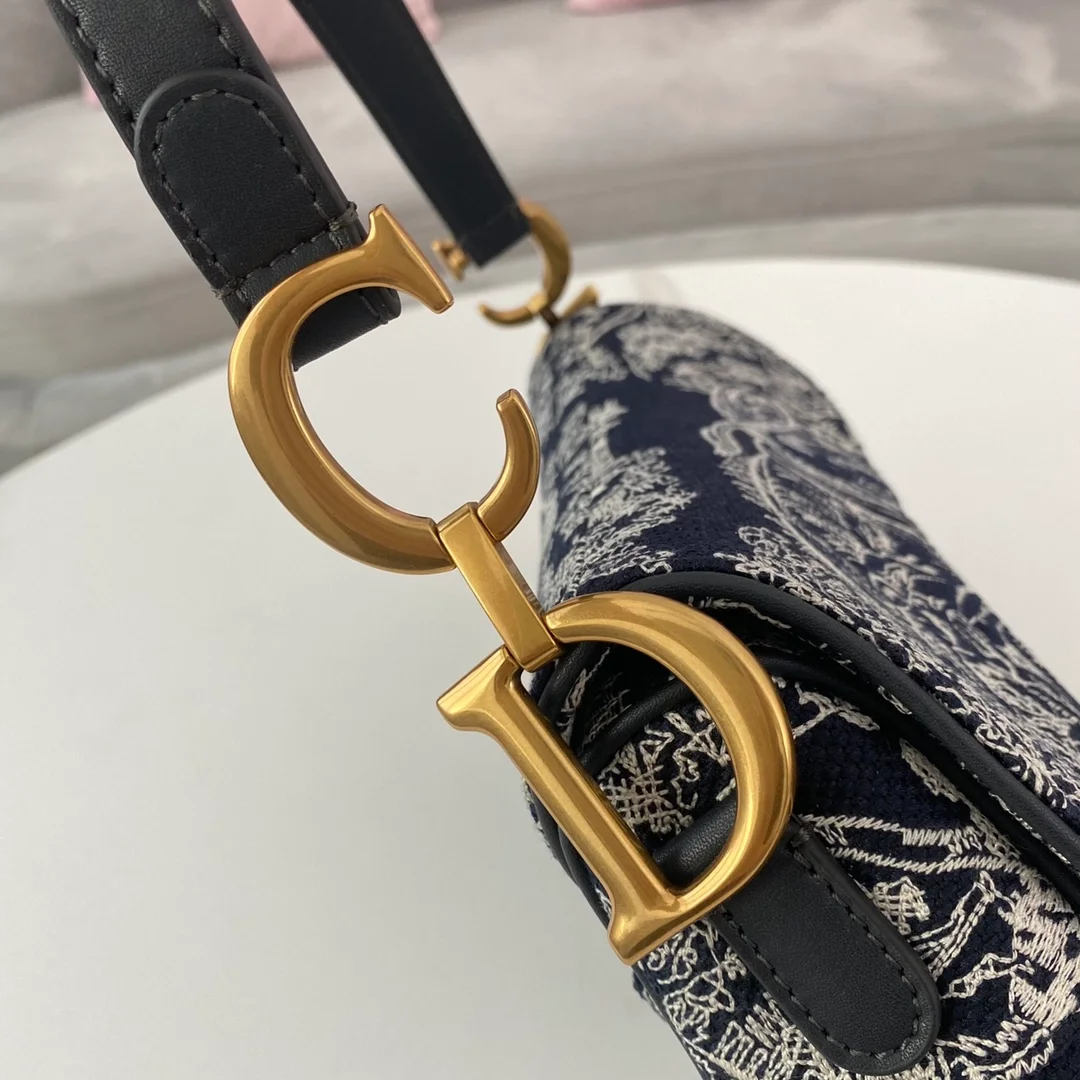 디올 레이디 새들 숄더 백 네이비