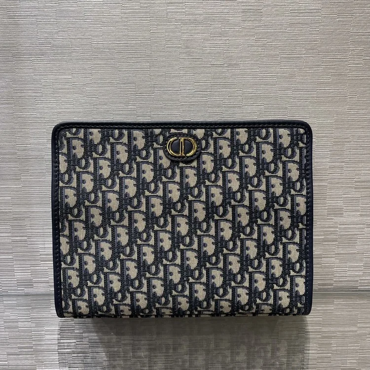 디올 몽테뉴 클러치