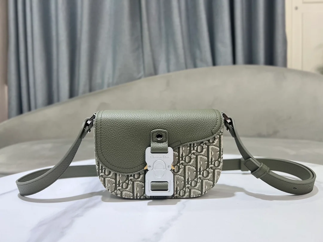디올 Saddle 카키 오블리크 자카드 미니 플랩 메신저 백