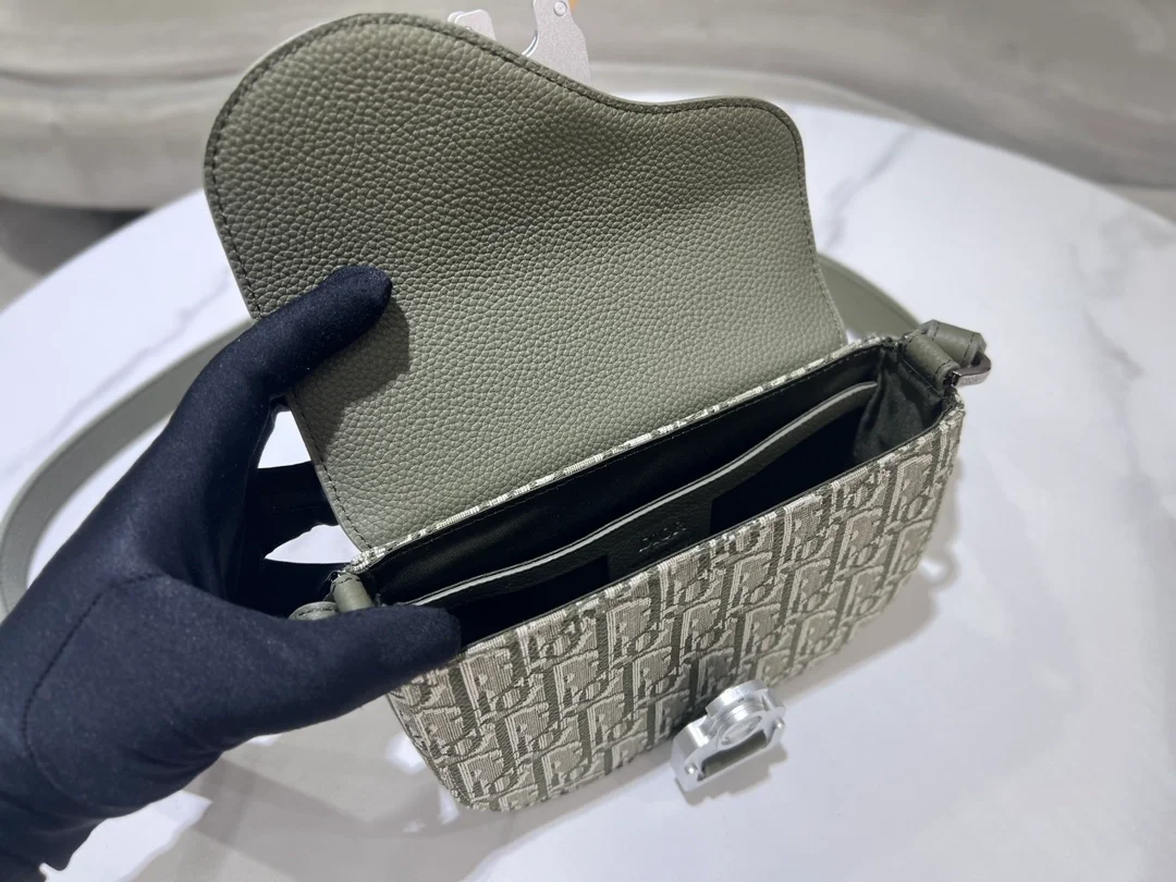 디올 Saddle 카키 오블리크 자카드 미니 플랩 메신저 백