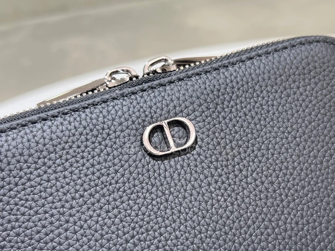 디올 시그니처 스트랩 파우치 블랙