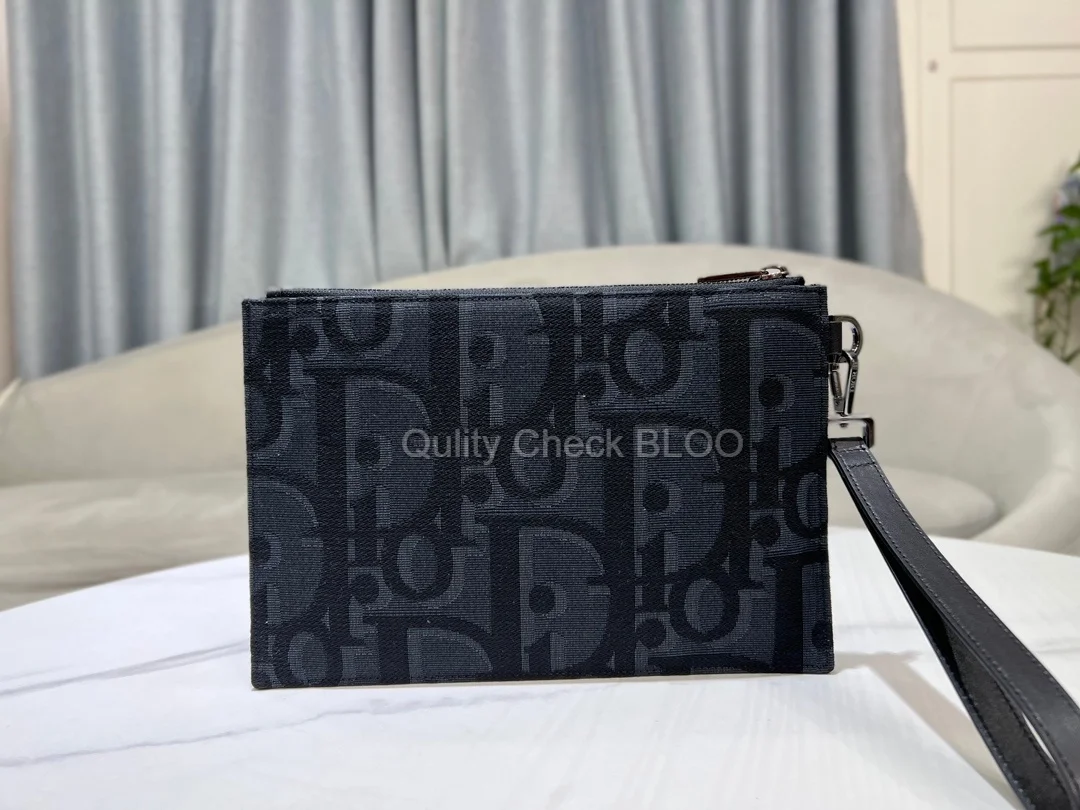 디올 맥시 A5 파우치 블랙