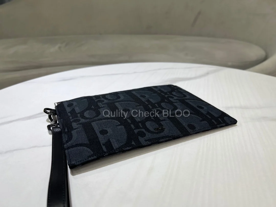 디올 맥시 A5 파우치 블랙