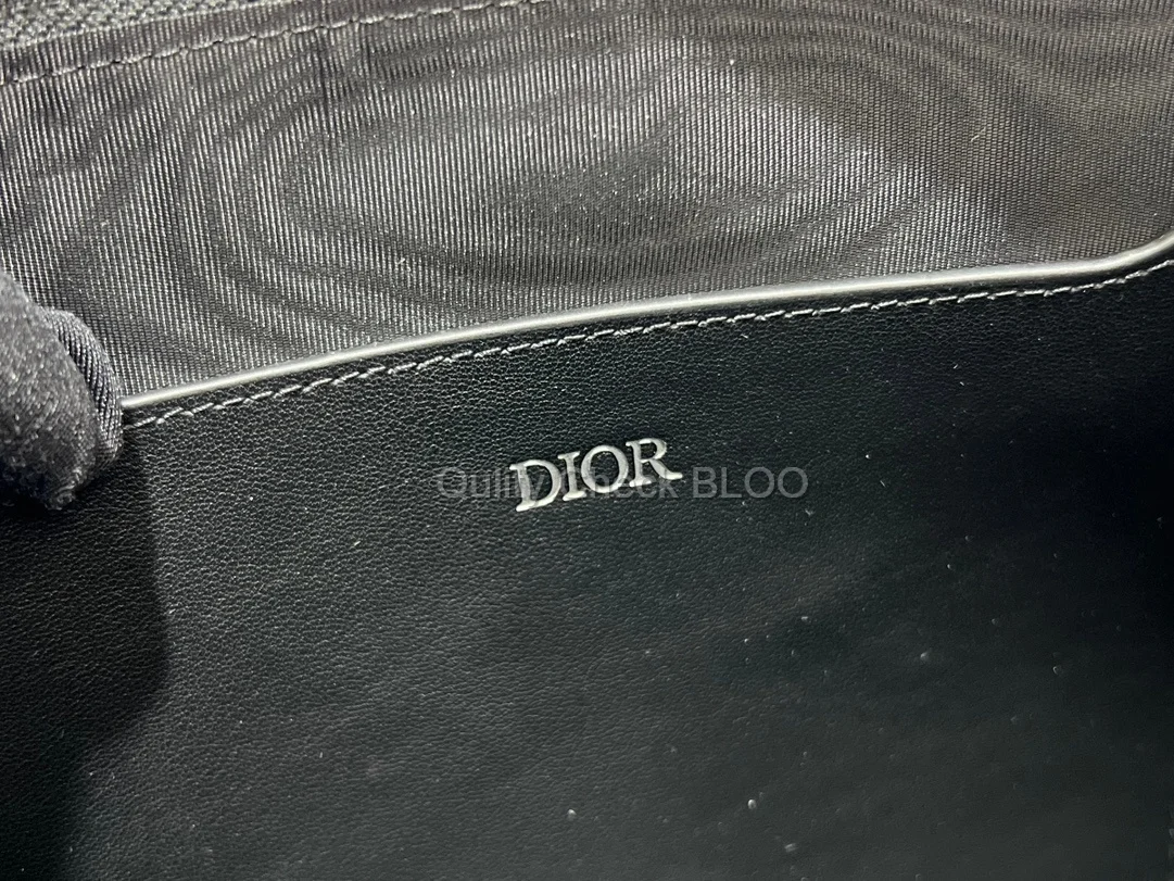 디올 맥시 A5 파우치 블랙