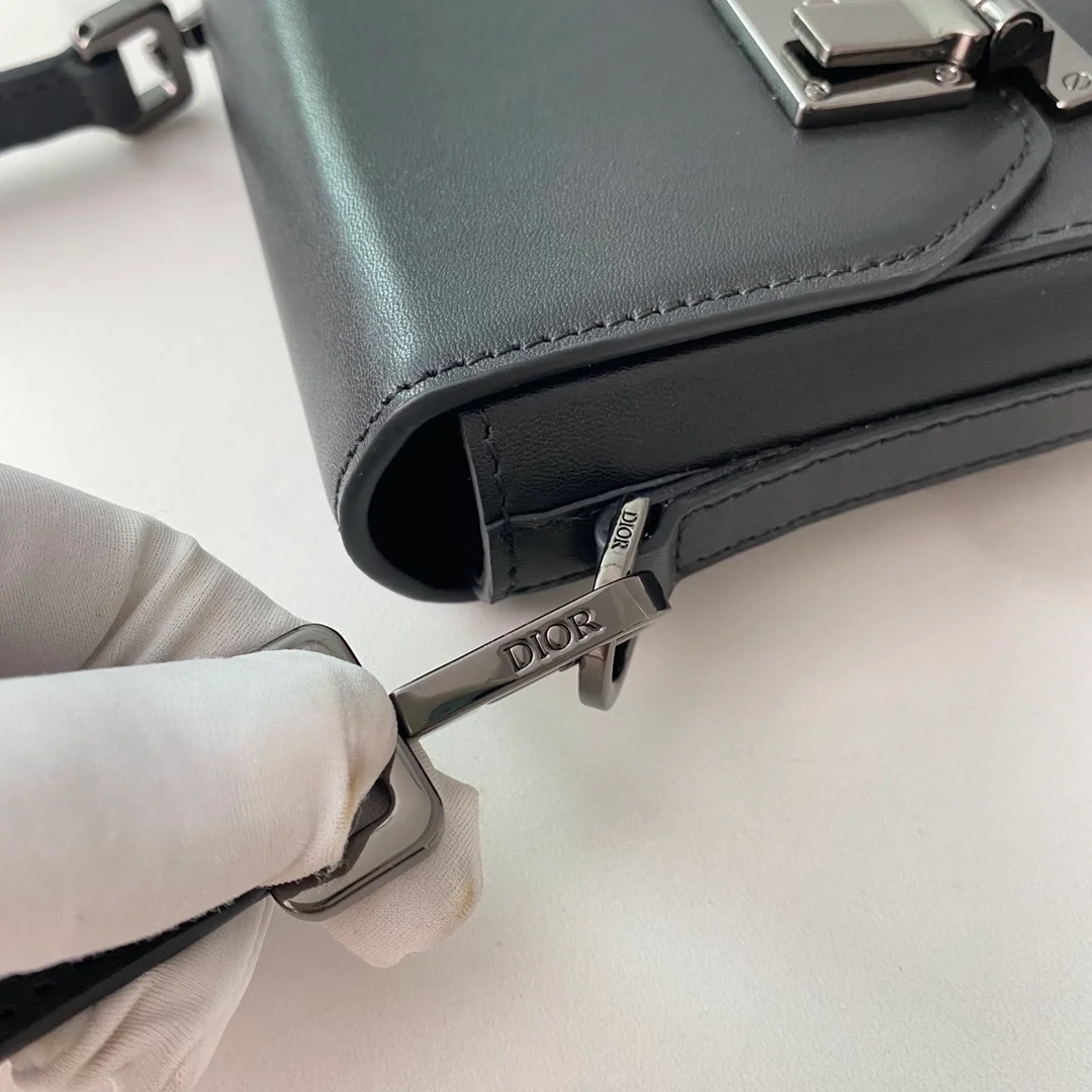 디올 버티컬 파우치 블랙