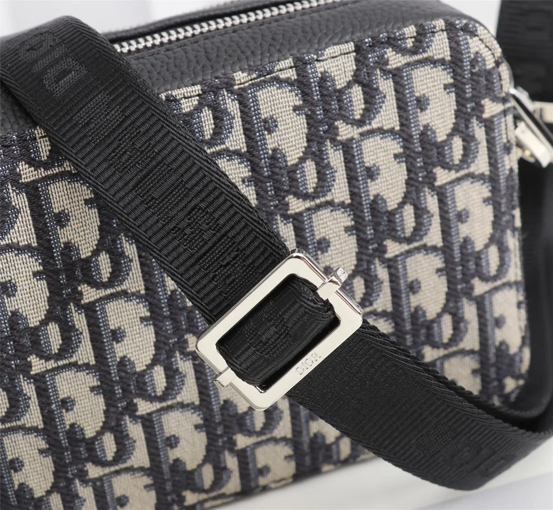 디올 숄더 스트랩 파우치 베이지