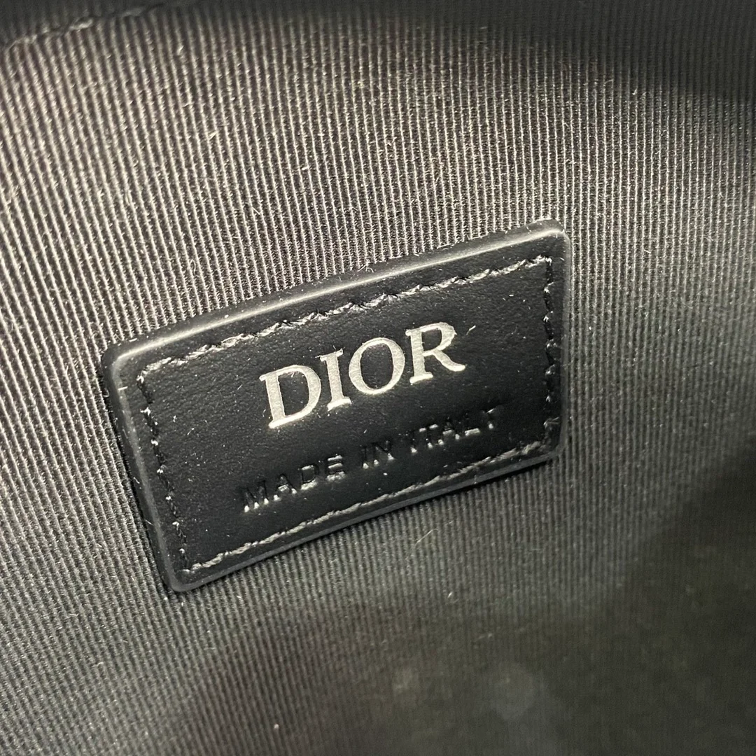 디올 힛 더 로드 버티컬 파우치 블랙