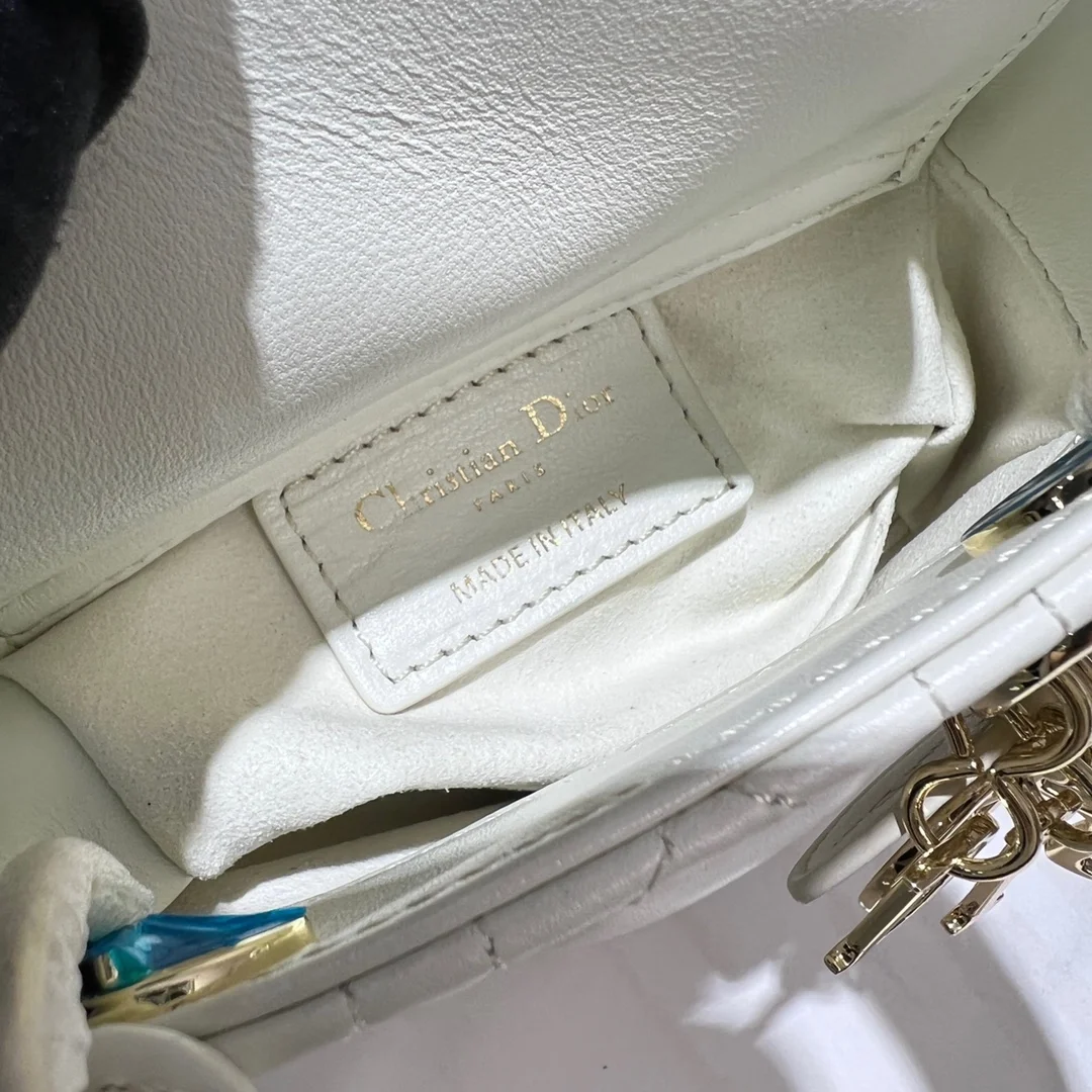디올 레이디 마이크로 핸드백 화이트
