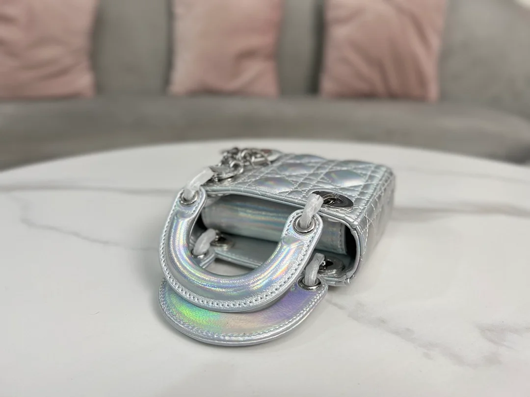 디올 레이디 마이크로 핸드백 실버