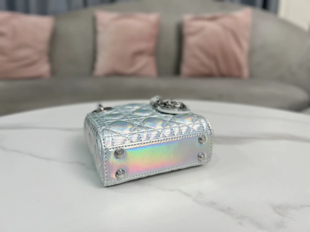 디올 레이디 마이크로 핸드백 실버