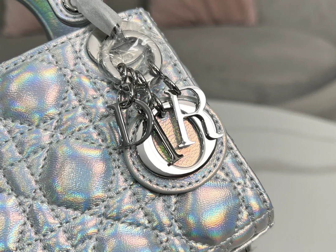 디올 레이디 마이크로 핸드백 실버