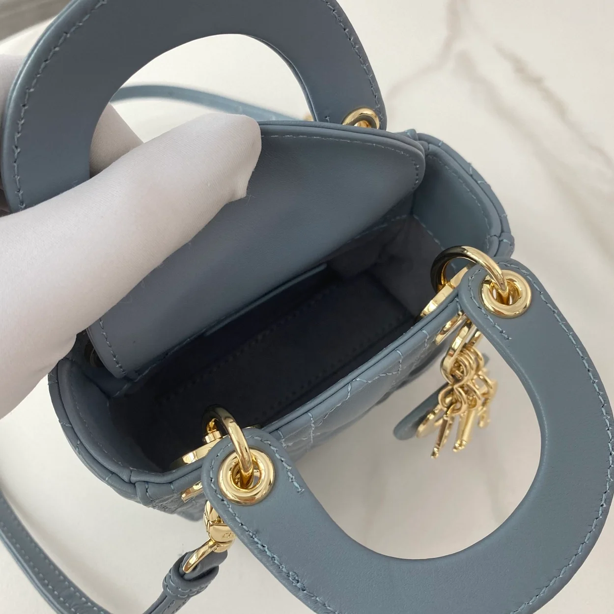 디올 레이디 마이크로 핸드백 블루