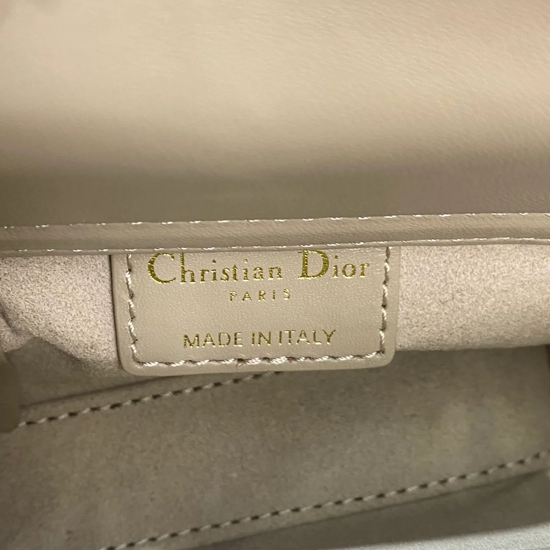 디올 레이디 마이크로 핸드백 베이지