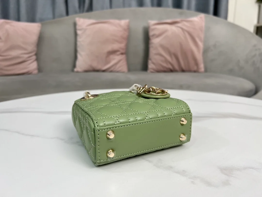디올 레이디 마이크로 핸드백 그린