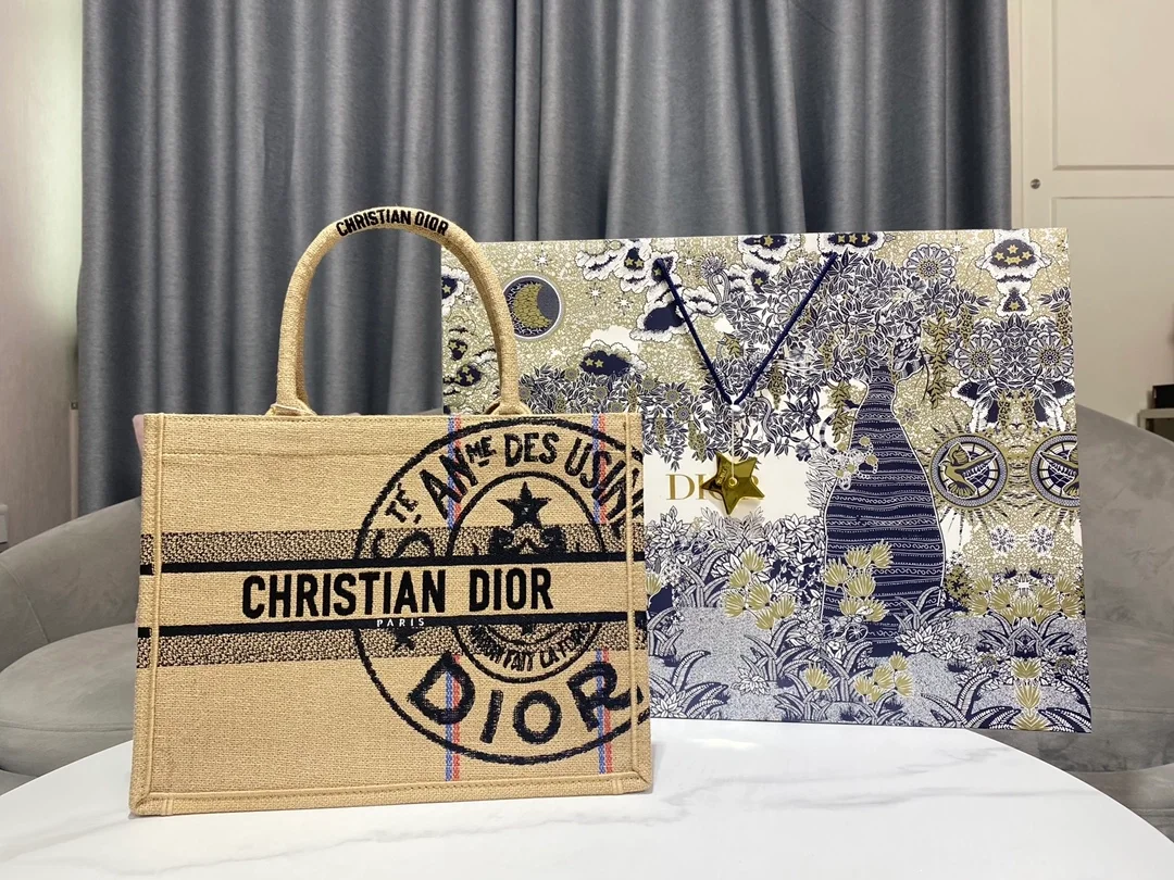 디올 레이디 북 토트 핸드백 베이지