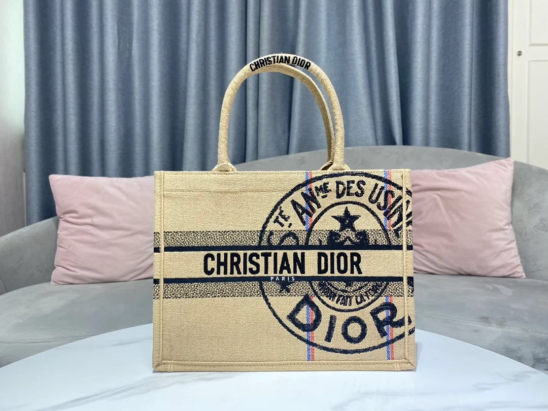 디올 레이디 북 토트 핸드백 베이지