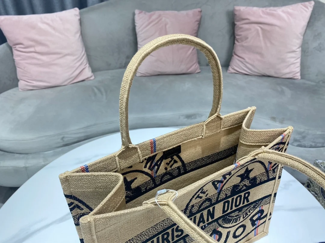 디올 레이디 북 토트 핸드백 베이지