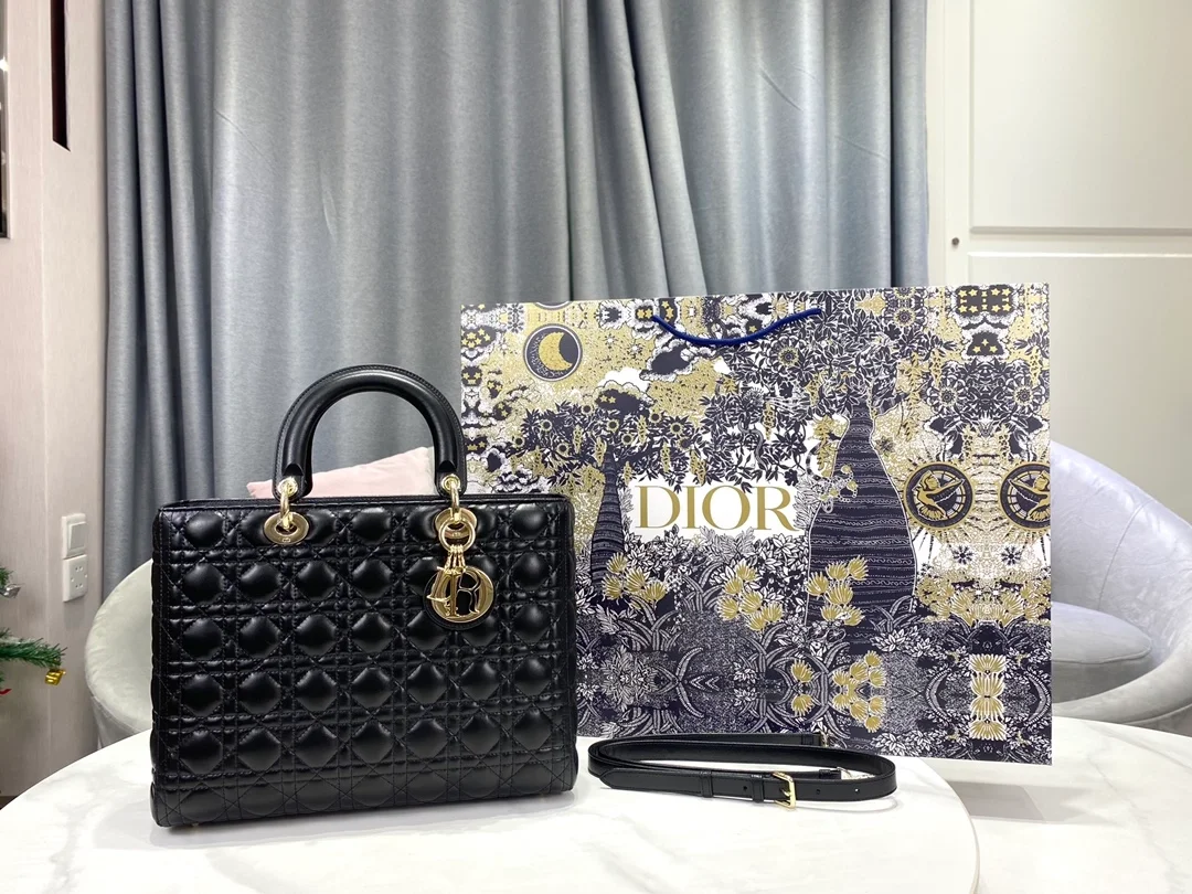 디올 레이디 라지 백 매트 블랙