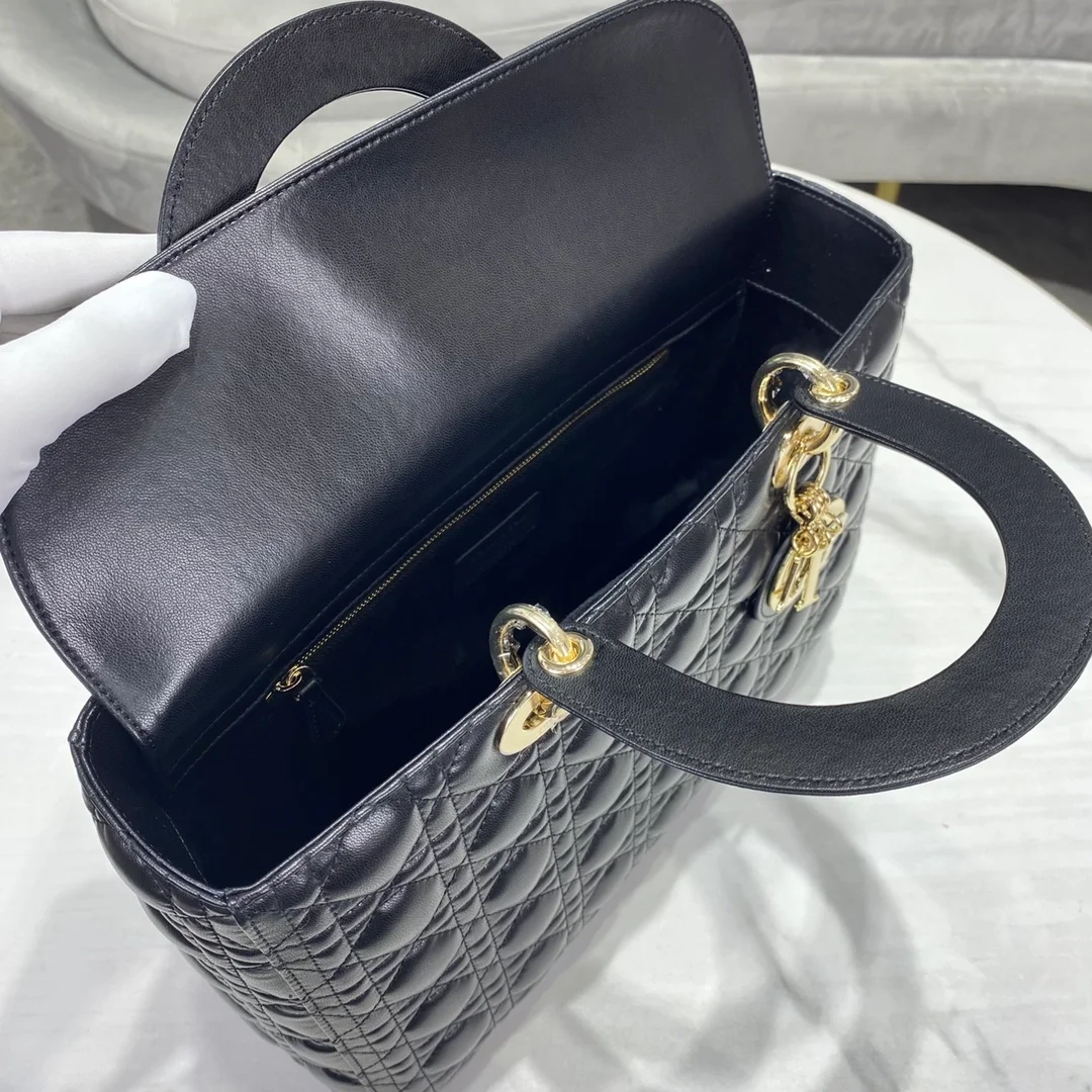 디올 레이디 라지 백 매트 블랙