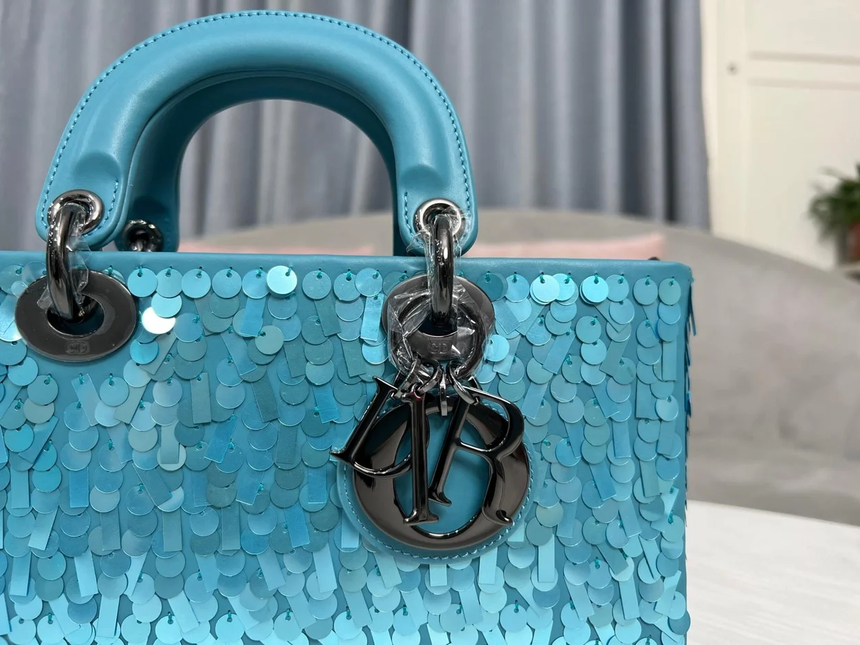 디올 레이디 D-JOY 비즈 자수 미디움 백