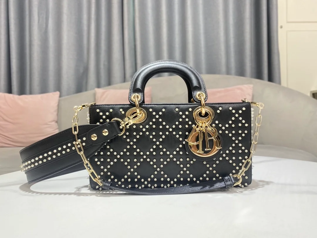 디올 레이디 D-JOY 블랙 캐나지 미디움 백