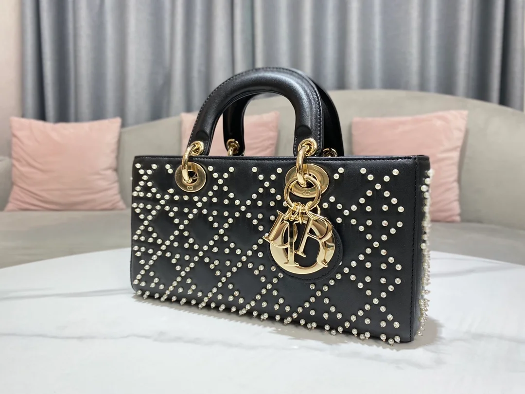 디올 레이디 D-JOY 블랙 캐나지 미디움 백