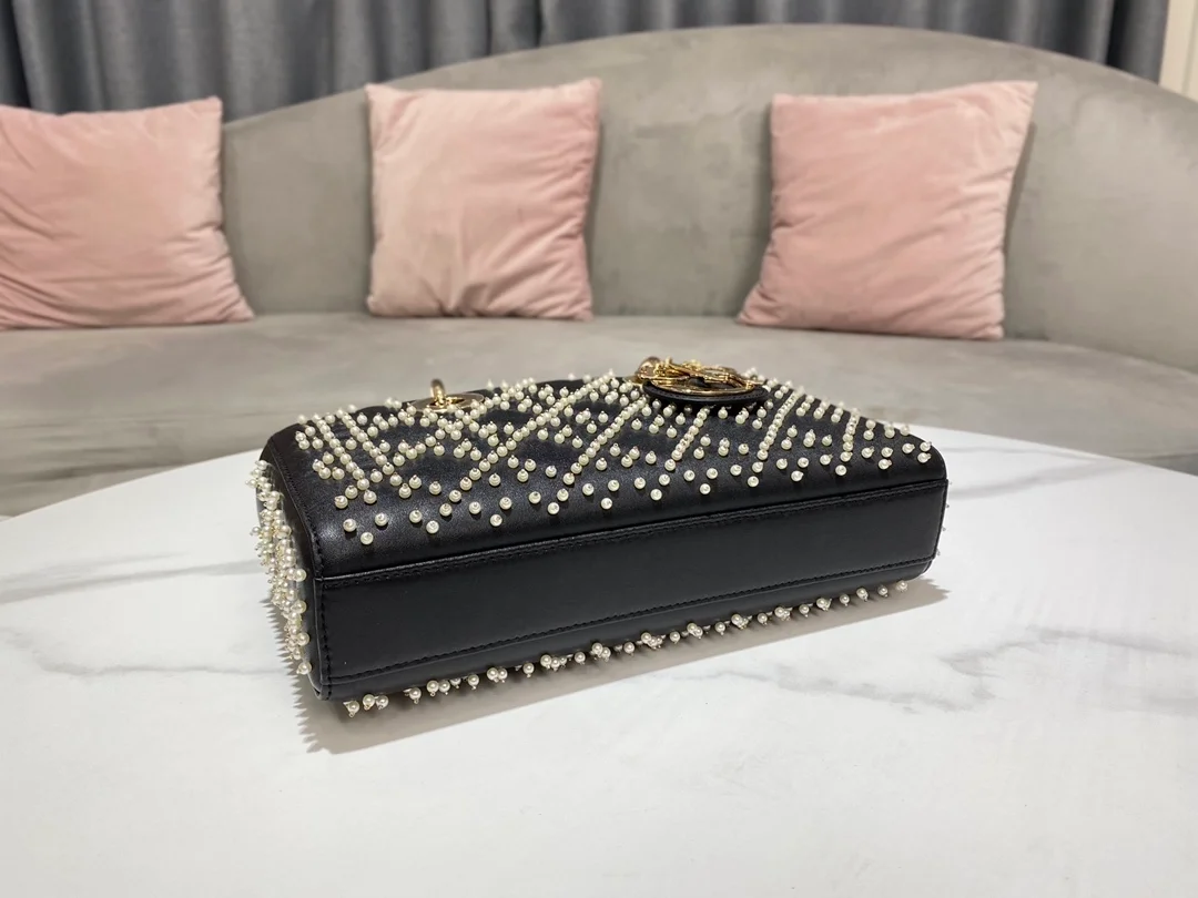 디올 레이디 D-JOY 블랙 캐나지 미디움 백