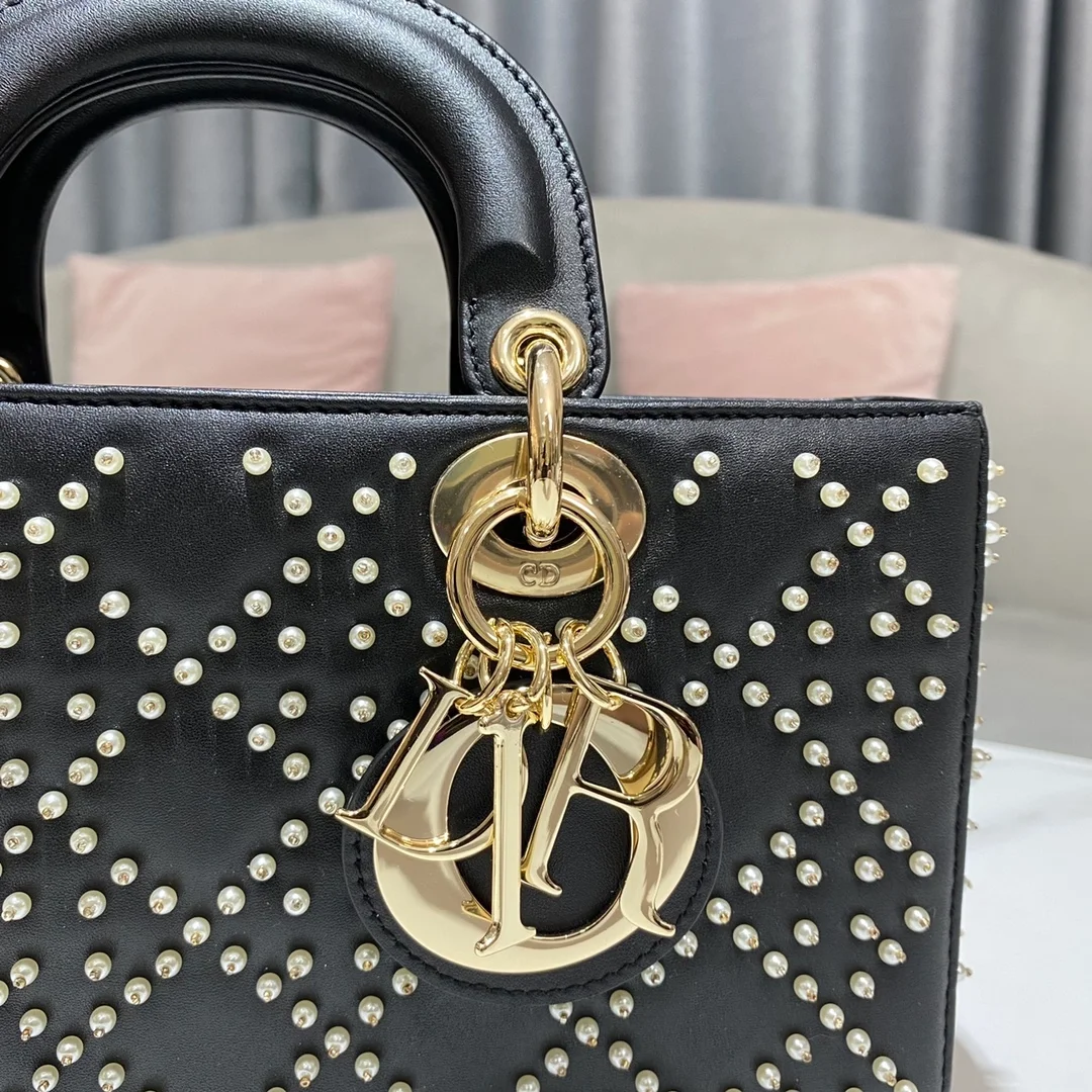 디올 레이디 D-JOY 블랙 캐나지 미디움 백