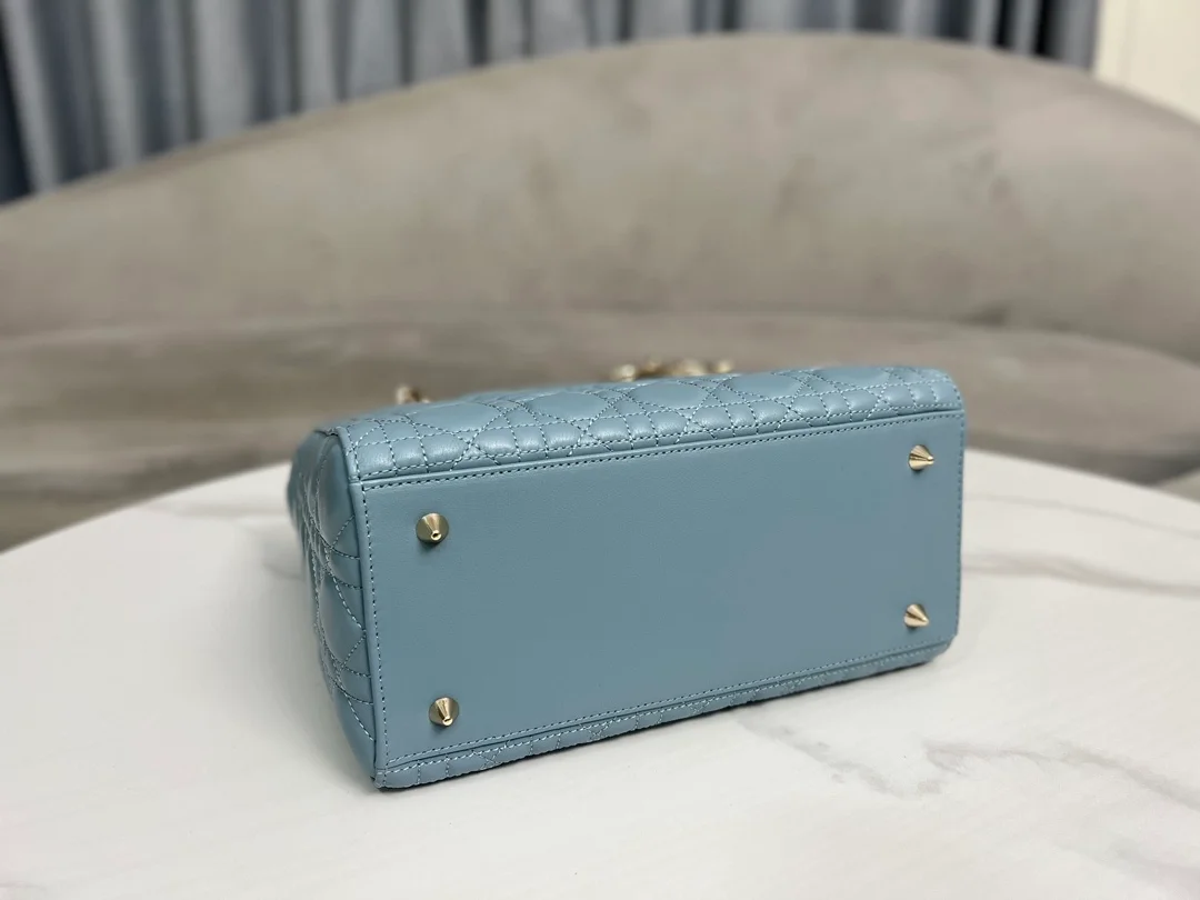 디올 레이디 미디움 백 헤이즈 블루