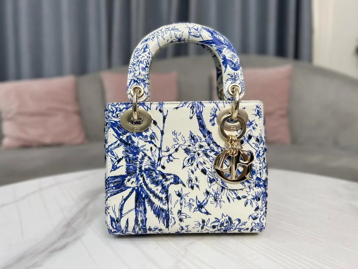 디올 레이디 엠브로이더리 미니 핸드백