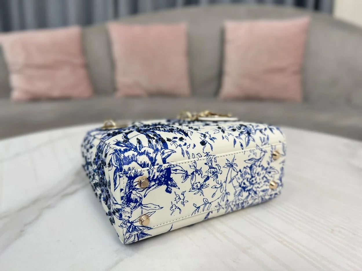 디올 레이디 엠브로이더리 미니 핸드백