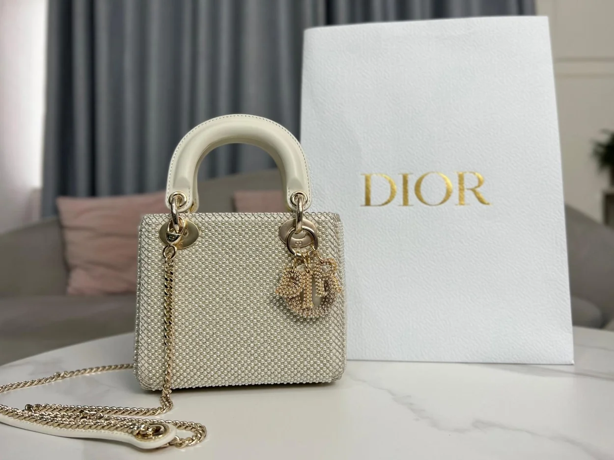 디올 레이디 미니 캐나지 백 화이트