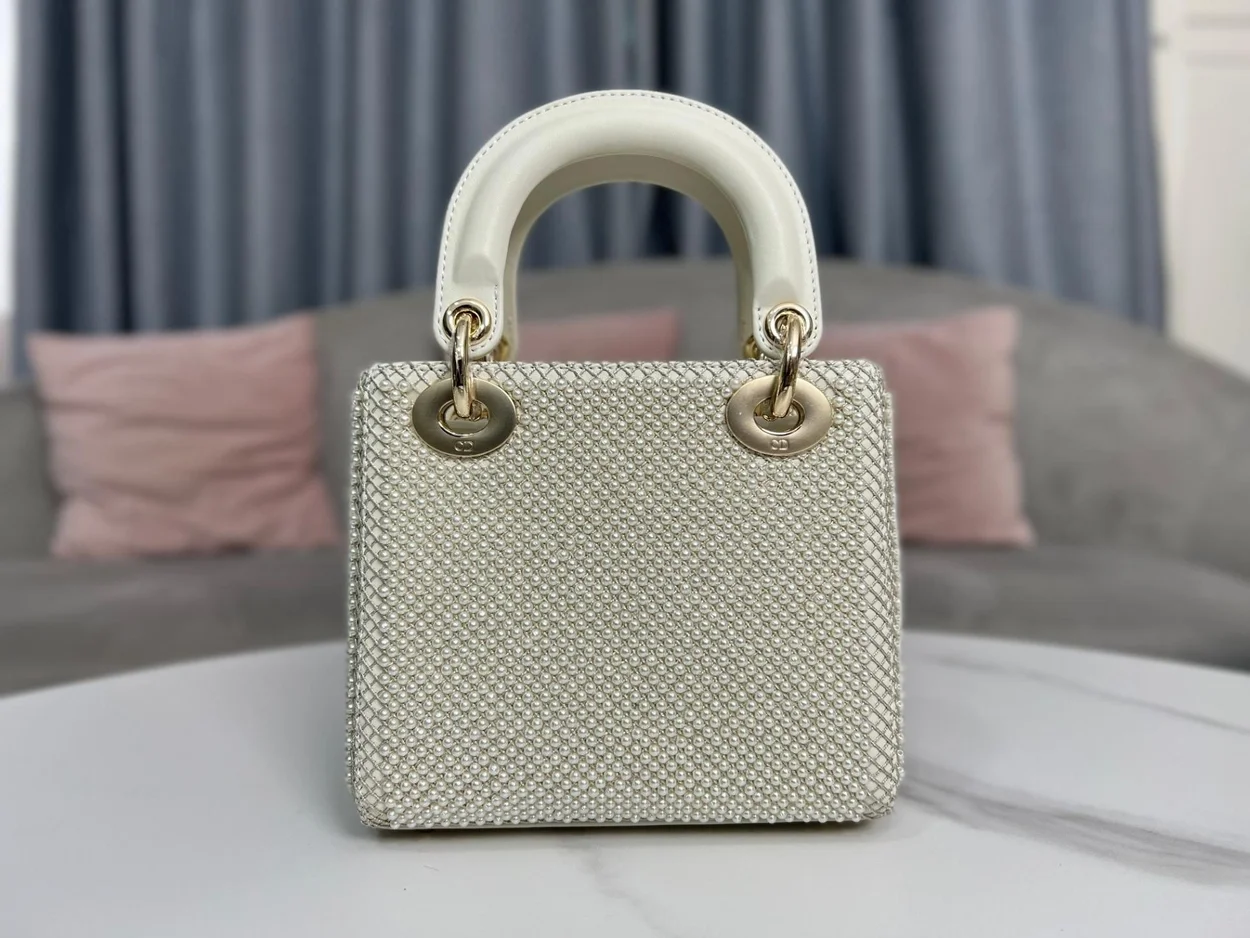 디올 레이디 미니 캐나지 백 화이트