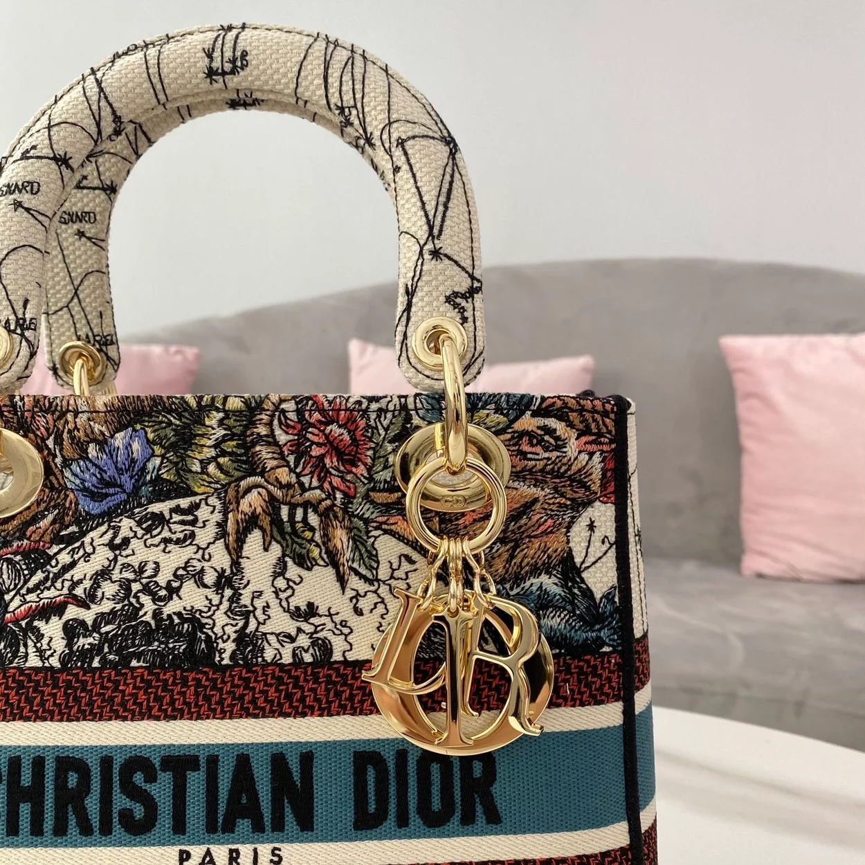 디올 레이디 D-Lite 컨스텔레이션 미디움 백