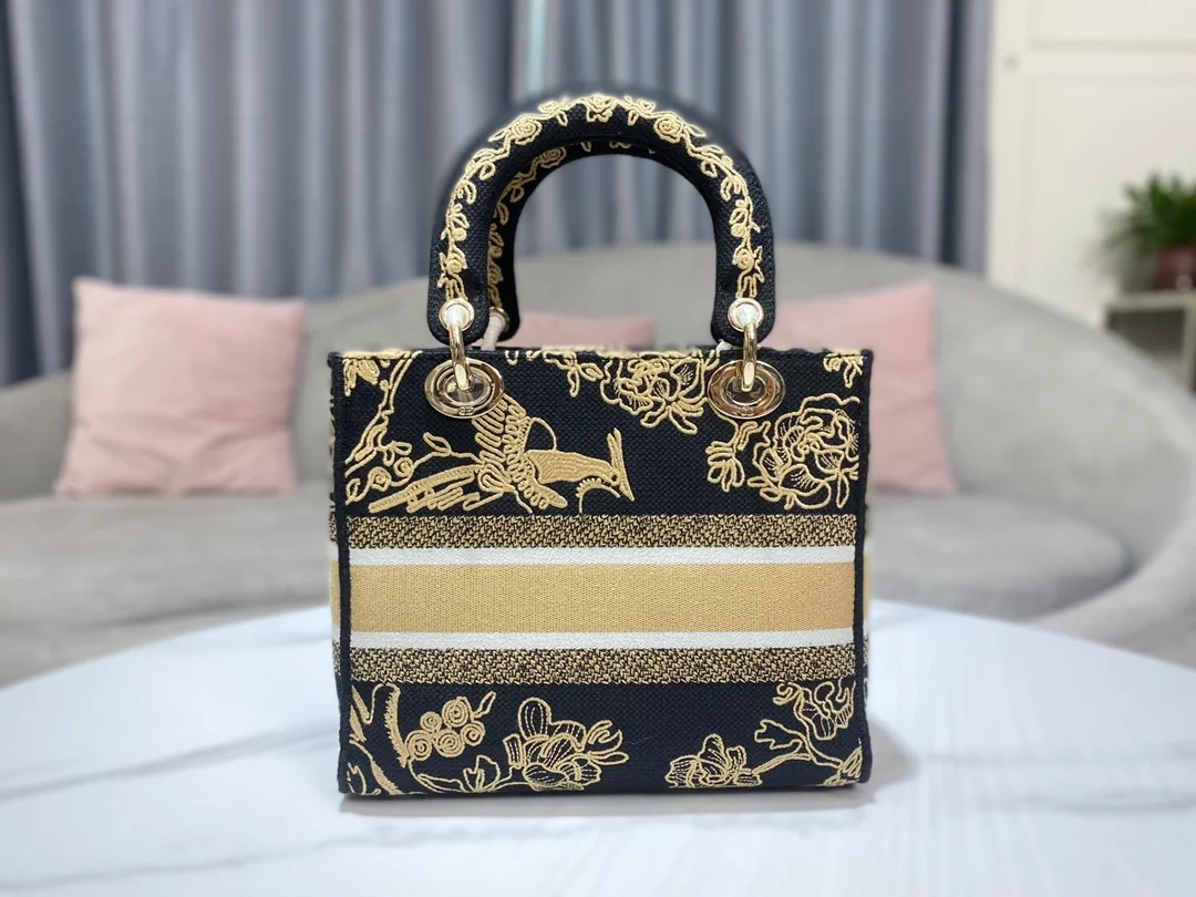 디올 레이디 D-LITE 미디움 핸드백