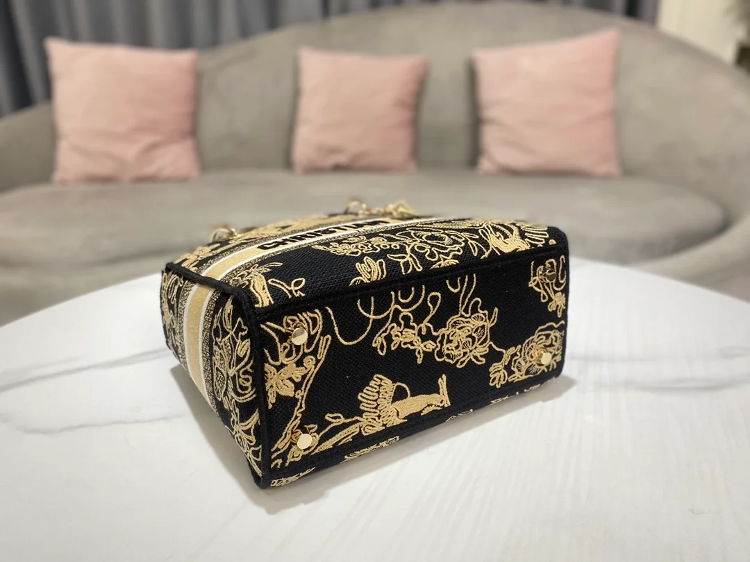 디올 레이디 D-LITE 미디움 핸드백