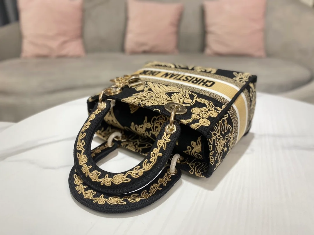 디올 레이디 D-LITE 미디움 핸드백