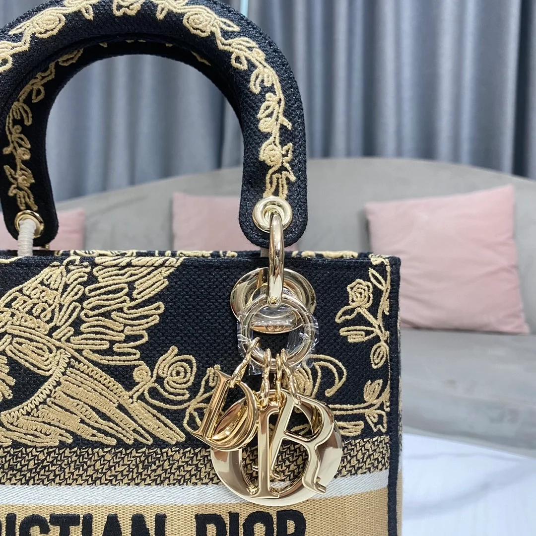 디올 레이디 D-LITE 미디움 핸드백