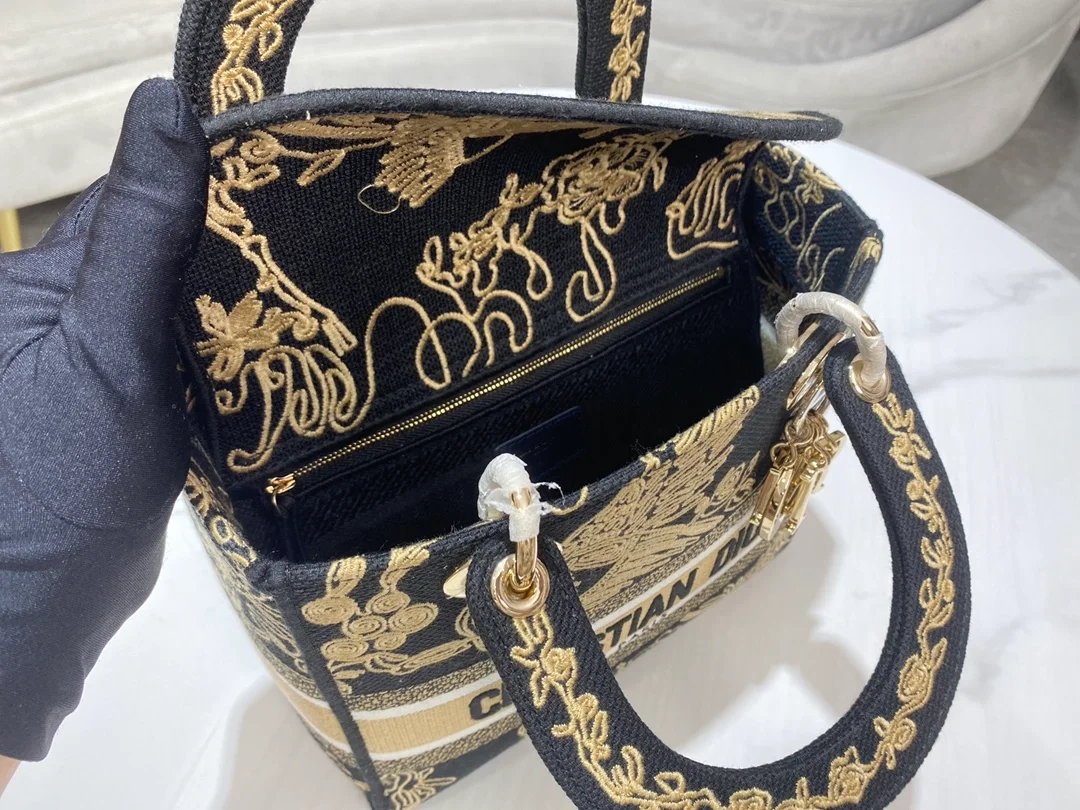 디올 레이디 D-LITE 미디움 핸드백