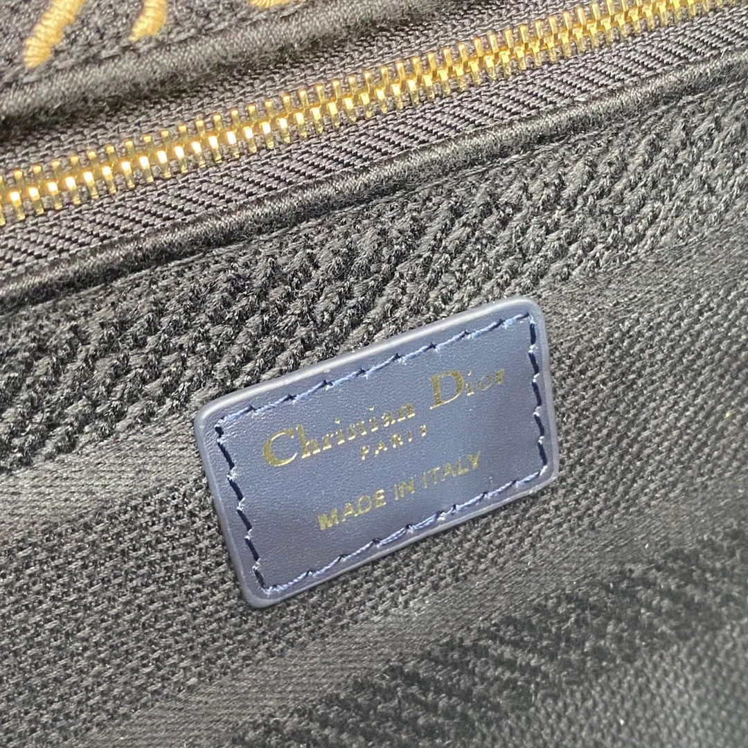 디올 레이디 D-LITE 미디움 핸드백