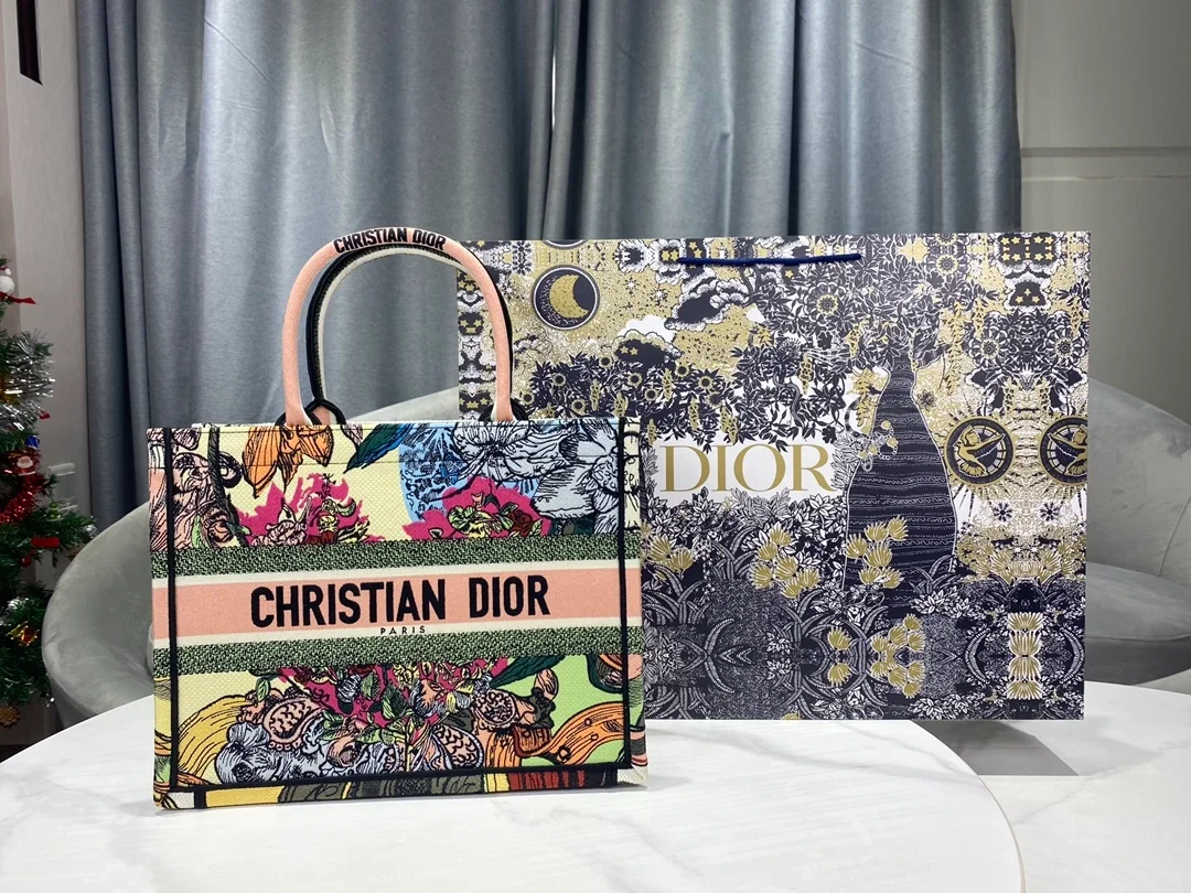 디올 레이디 북 토트 지라프 미디움 백