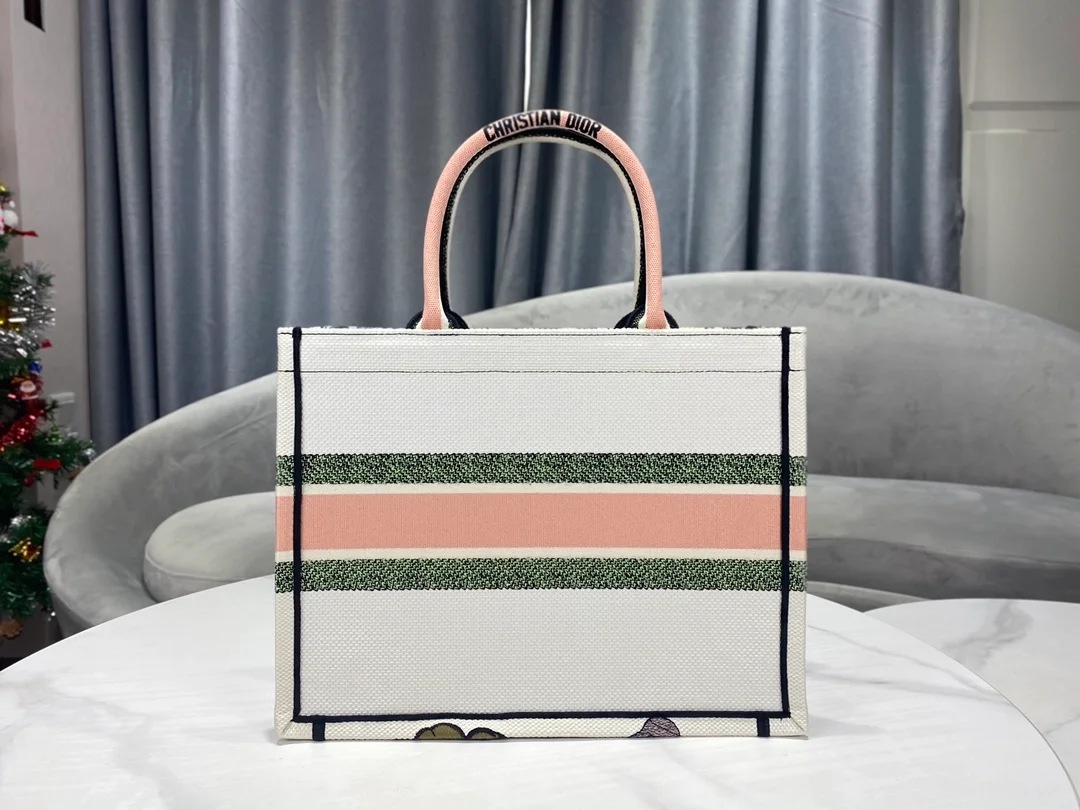디올 레이디 북 토트 지라프 미디움 백