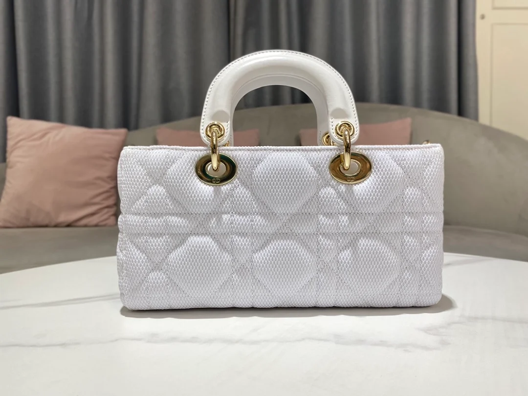 디올 레이디 D-JOY 메시 핸드백 화이트