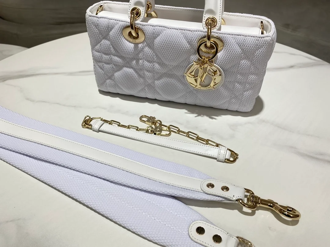 디올 레이디 D-JOY 메시 핸드백 화이트