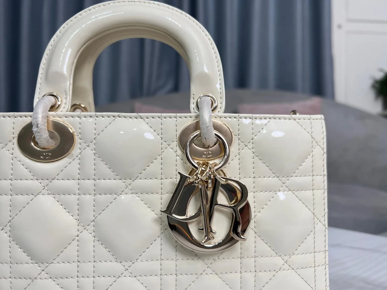 디올 레이디 D-JOY 스몰 백 화이트