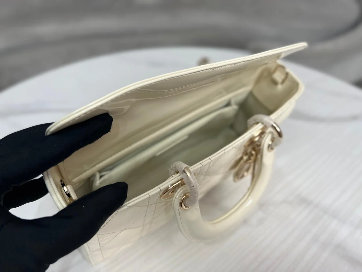 디올 레이디 D-JOY 스몰 백 화이트