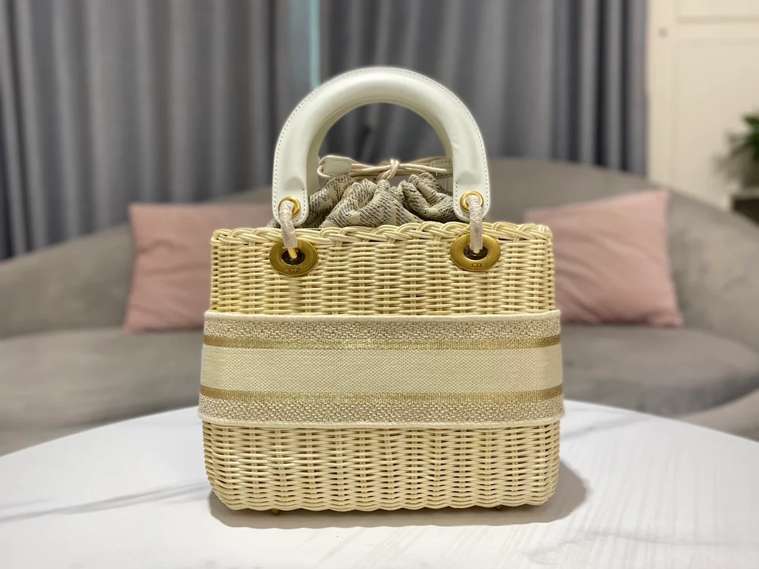 디올 레이디 바스켓 미디움 백 베이지