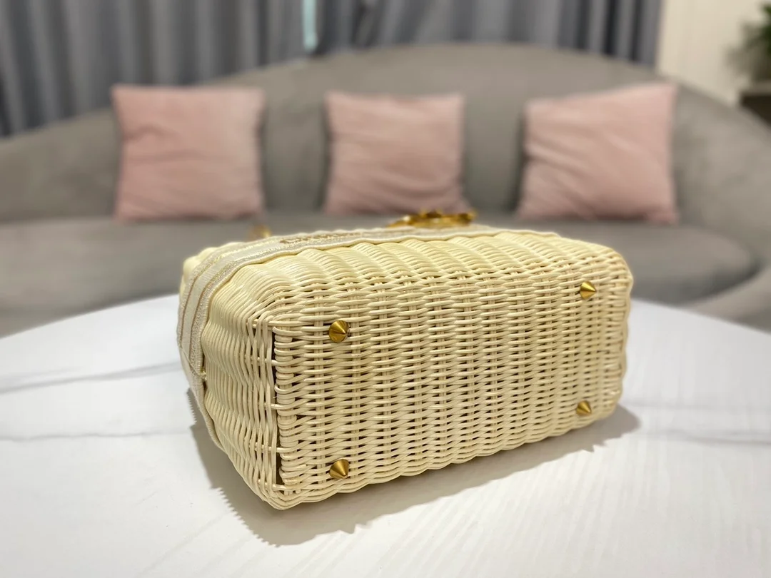 디올 레이디 바스켓 미디움 백 베이지