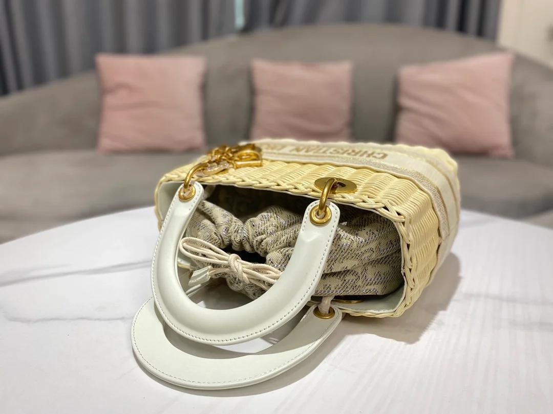 디올 레이디 바스켓 미디움 백 베이지